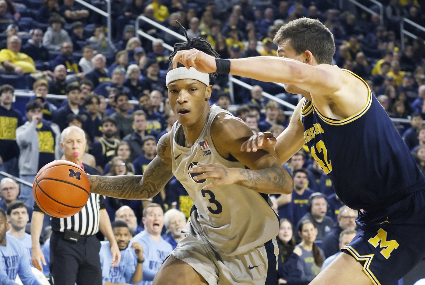 Tre Donaldson scores 7 during Michigan's game-closing 9-0 run for a 76-72 victory over Penn State | iNFOnews.ca