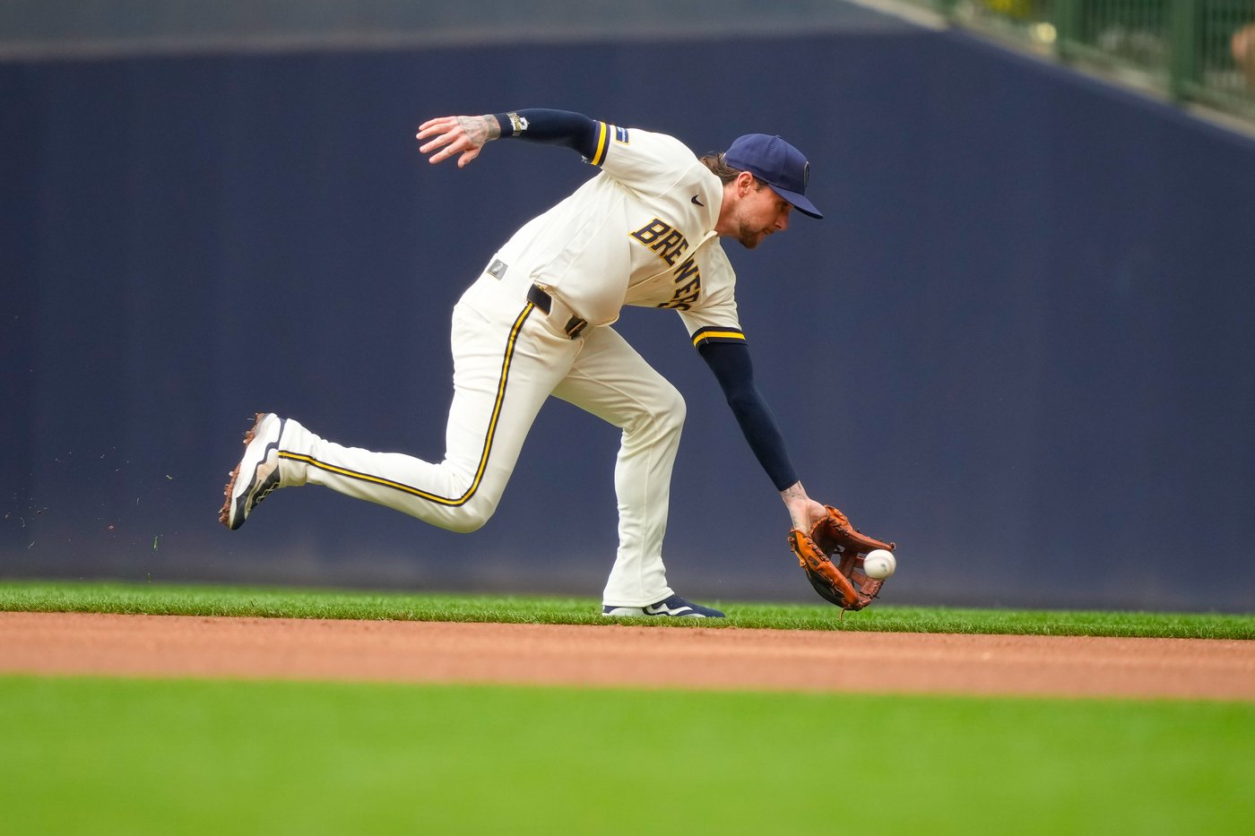 Dustin May wins Milwaukee debut, Chourio and Sánchez homer as Brewers beat Pirates 5-2 | iNFOnews.ca Dustin May wins Milwaukee debut, Chourio and Sánchez homer as Brewers beat Pirates 5-2 | iNFOnews.ca