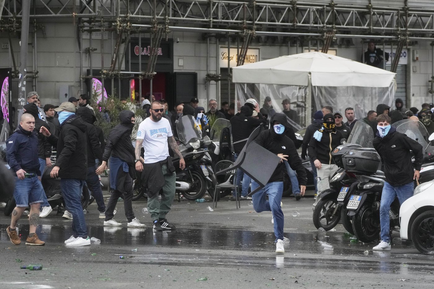 Rome derby clashes likened to 'urban warfare' with 24 police officers injured | iNFOnews.ca