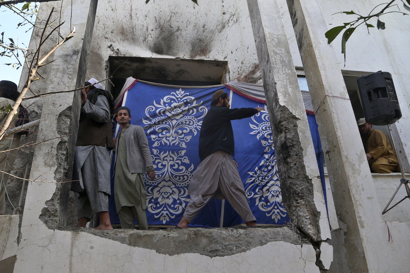 Thousands of mourners attend funeral of Taliban-linked cleric killed in Pakistan suicide blast | iNFOnews.ca Thousands of mourners attend funeral of Taliban-linked cleric killed in Pakistan suicide blast | iNFOnews.ca