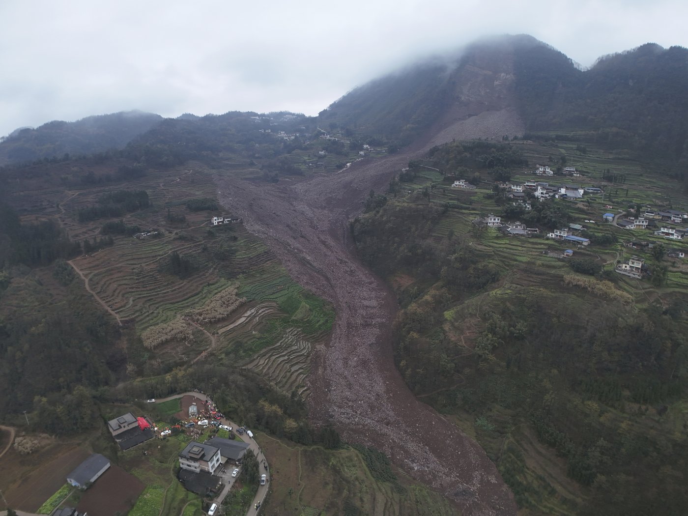 Rescuers search for at least 29 people after a landslide in southwest China | iNFOnews.ca Rescuers search for at least 29 people after a landslide in southwest China | iNFOnews.ca