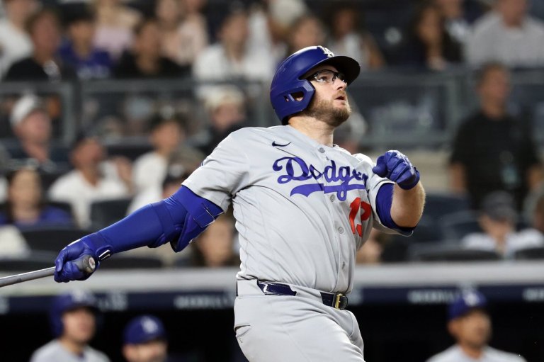 Max Muncy hits 2-run homer off Gerrit Cole in 7th to lift Dodgers over Yankees 2-1 in series opener | iNFOnews.ca