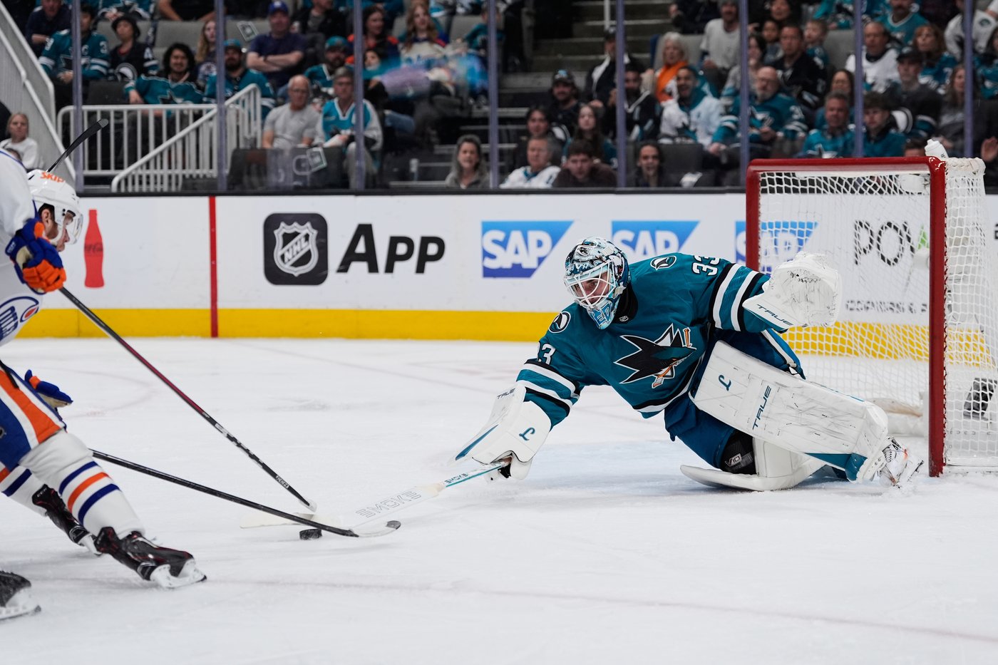 Connor McDavid's hat trick leads the Oilers to a 5-2 win over the Sharks | iNFOnews.ca