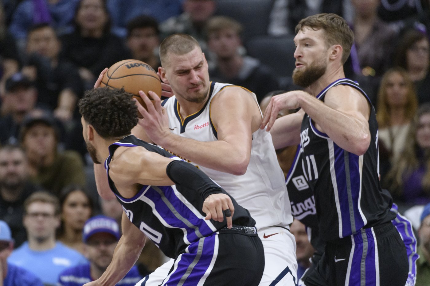 Jokic has another triple-double as Nuggets rally past Kings 130-129 | iNFOnews.ca