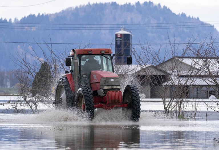 Flooding severs B.C.'s Lower Mainland from Interior, as cross-border flows rival 2021 | iNFOnews.ca