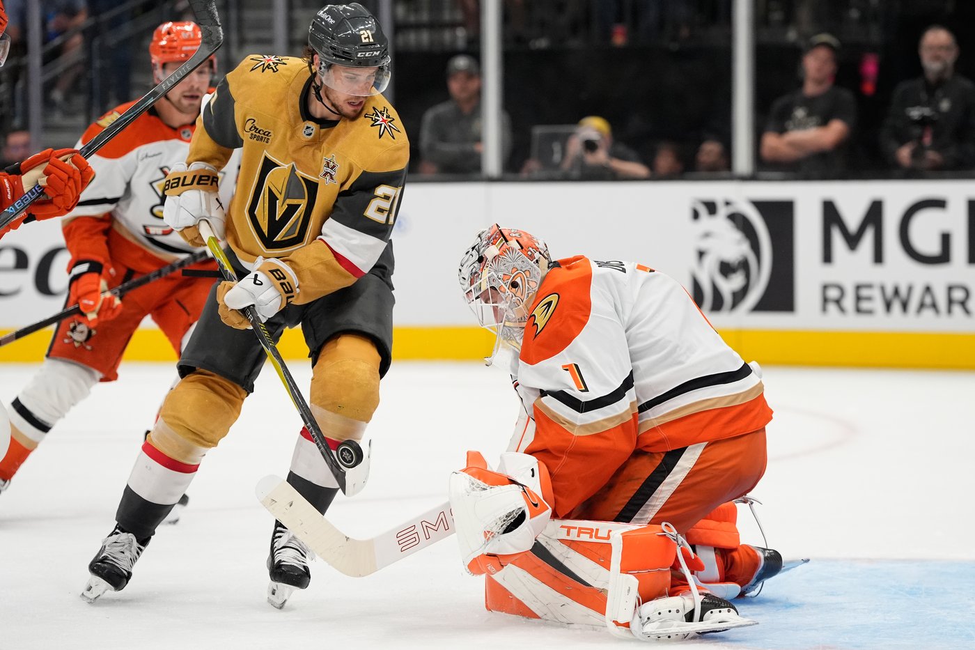Ducks open the season with a 4-3 victory over the Golden Knights | iNFOnews.ca Ducks open the season with a 4-3 victory over the Golden Knights | iNFOnews.ca