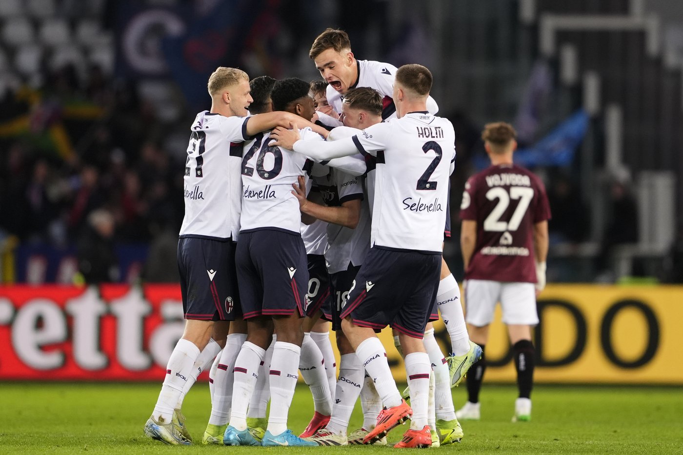 Verona wins 3-2 at 10-man Bologna in Serie A thanks to late own-goal | iNFOnews.ca