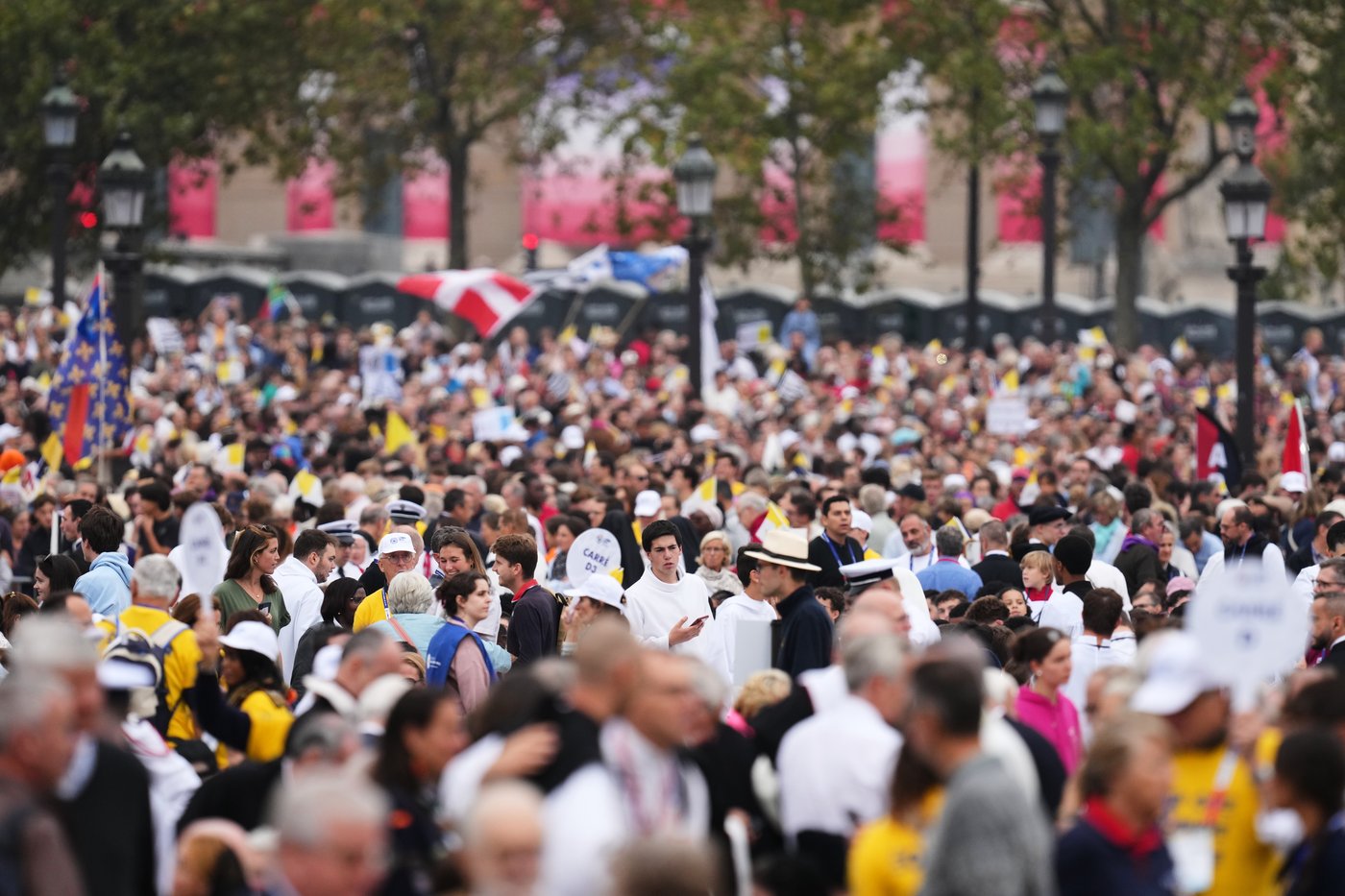 Pope Leo XIV's outdoor Mass in Paris: the eye-popping numbers | iNFOnews.ca