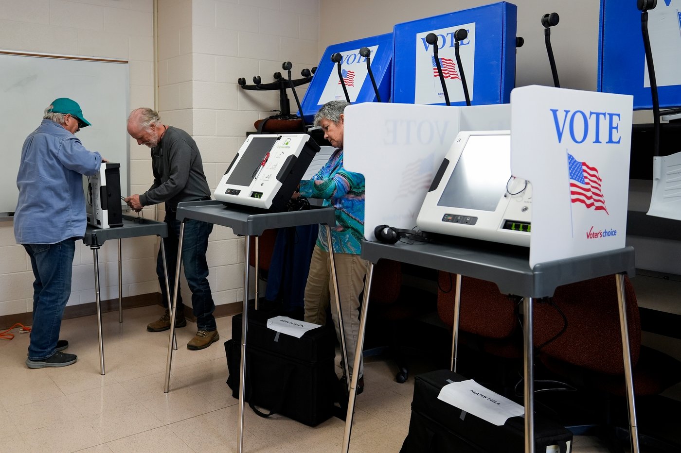 Why reported challenges with touchscreen voting machines don't signal election rigging | iNFOnews.ca