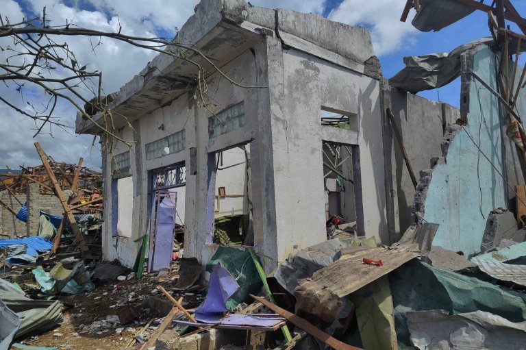 Rescuers say a blast at a building storing explosives in Myanmar has killed more than 45 people | iNFOnews.ca