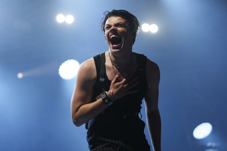 Yungblud withdraws from Calgary's Cowboys Music Festival: 'I'm working on myself' | iNFOnews.ca