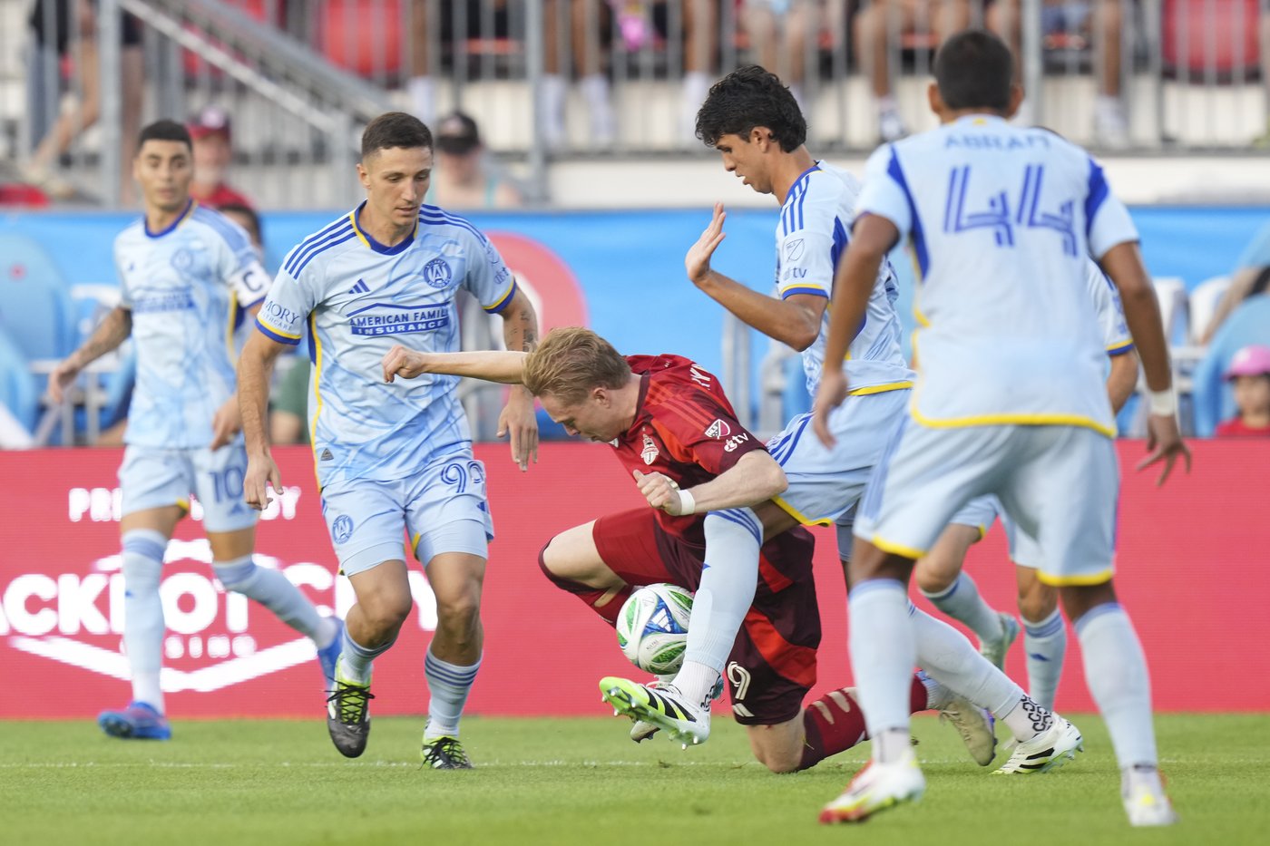 CF Montréal signs defender Efraín Morales to three-year extension | iNFOnews.ca