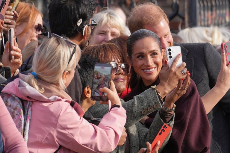 Prince Harry and Meghan cheered as they make first joint appearance since returning to UK | iNFOnews.ca