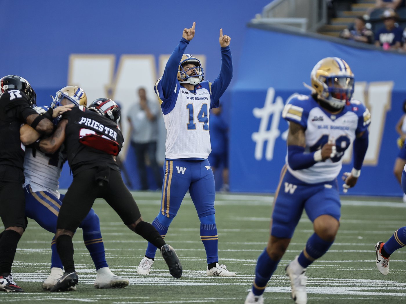 Castillo's game-winning field goal lifts Bombers after late surge from Redblacks | iNFOnews.ca