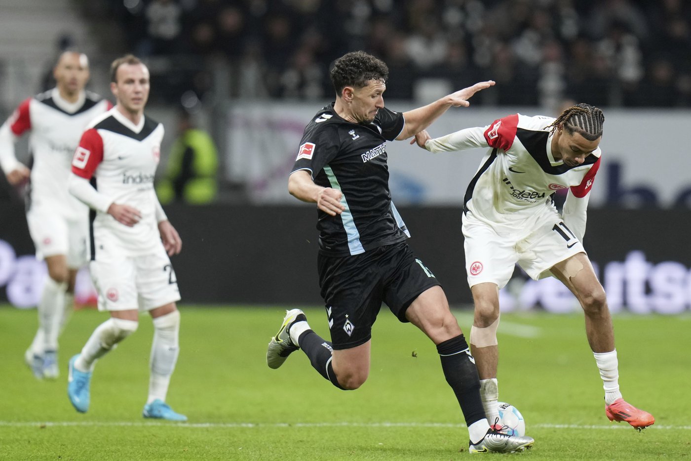 Schick hat trick helps Leverkusen cover defensive lapses. Frankfurt and Dortmund win in Bundesliga | iNFOnews.ca