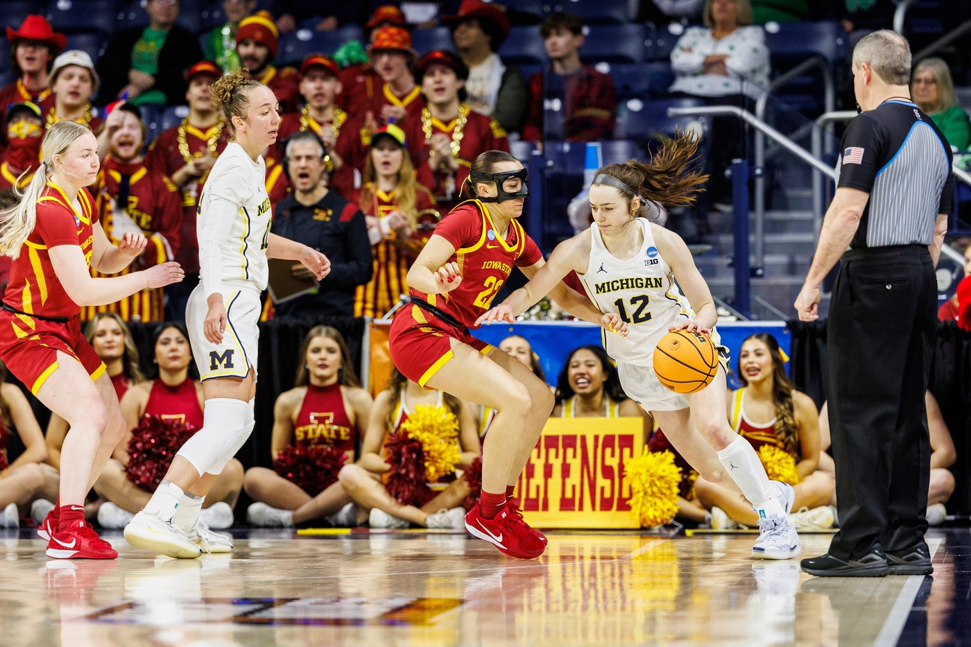 Hobbs scores 28 as No. 6 Michigan escapes No. 11 Iowa State 80-74 | iNFOnews.ca Hobbs scores 28 as No. 6 Michigan escapes No. 11 Iowa State 80-74 | iNFOnews.ca