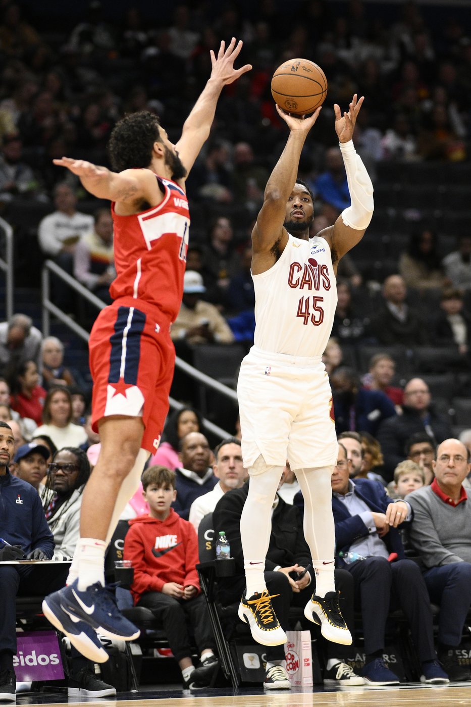 Mitchell and Mobley help Cavaliers pull away from Wizards, 134-124 | iNFOnews.ca