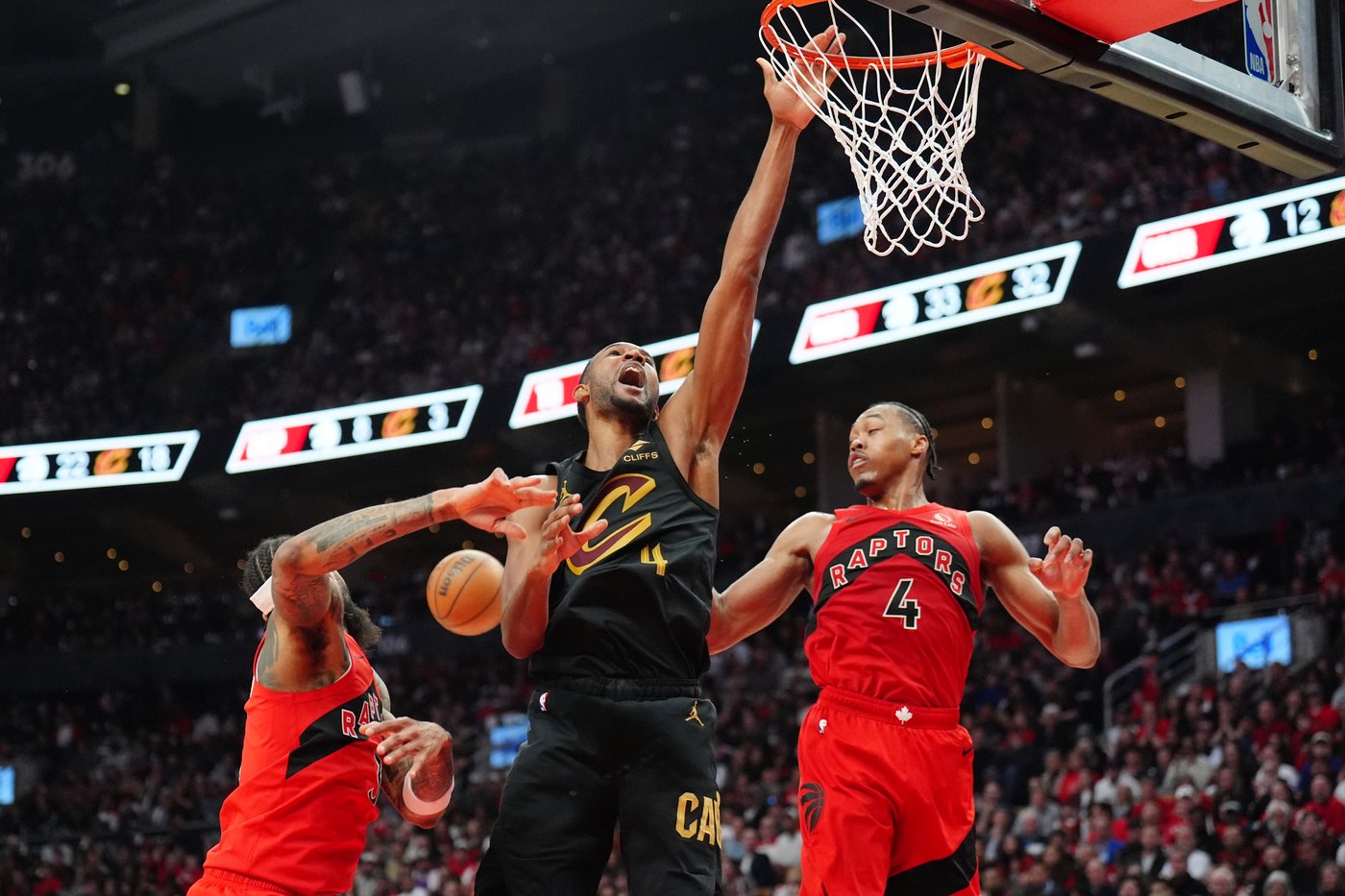 Barnes, Ingram help Raptors past Cavaliers 93-89; playoff series tied 2-2 | iNFOnews.ca