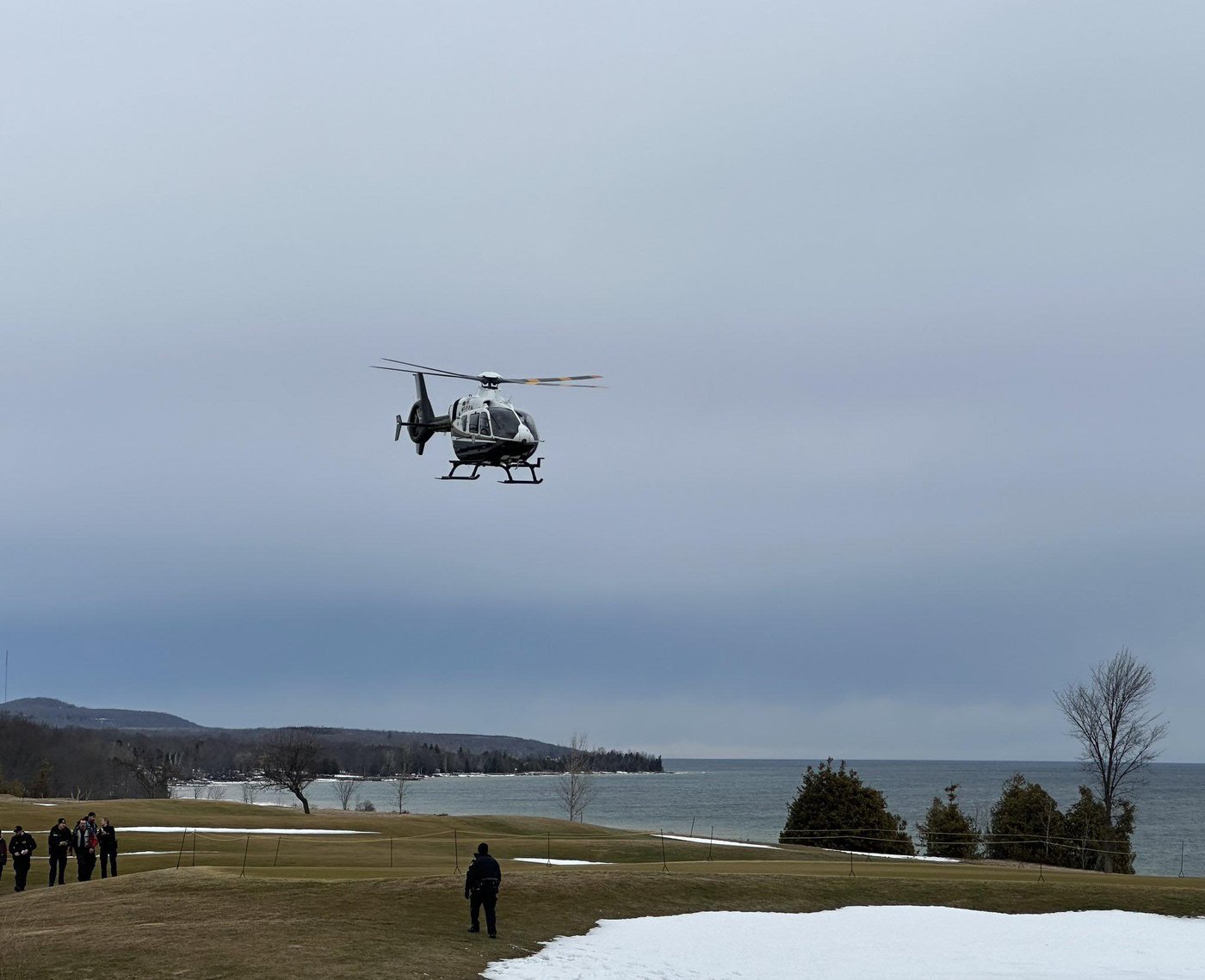 23 fishermen rescued when ice shelf broke from Georgian Bay shore: police | iNFOnews.ca 23 fishermen rescued when ice shelf broke from Georgian Bay shore: police | iNFOnews.ca