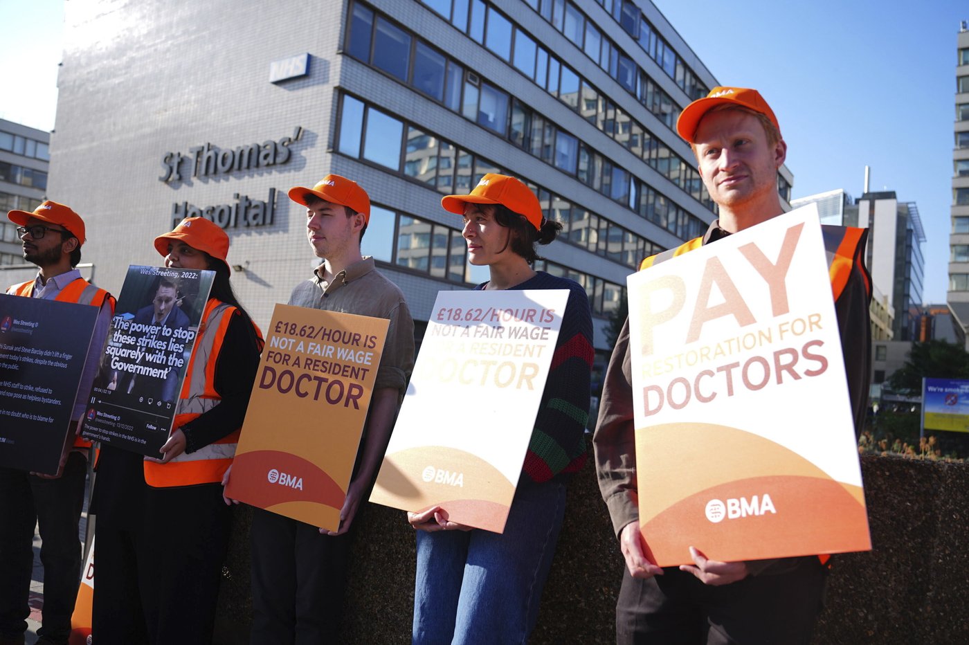 Doctors in England start a 5-day strike over pay. The government says it will hurt patients | iNFOnews.ca