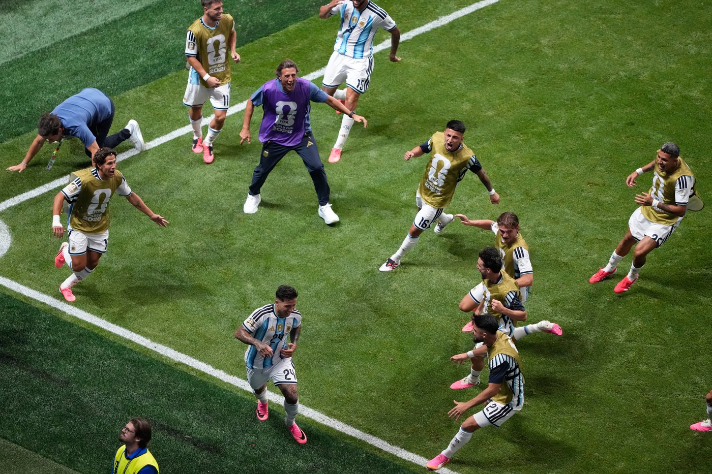 Lionel Messi and Argentina beat Egypt 3-2 and Switzerland ousts Colombia at the World Cup, in photos | iNFOnews.ca