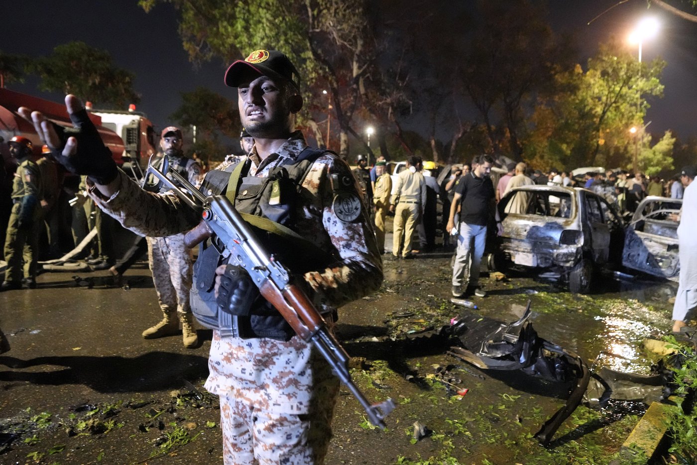 An explosion outside the Karachi, Pakistan, airport kills 2 workers from China and injures others | iNFOnews.ca