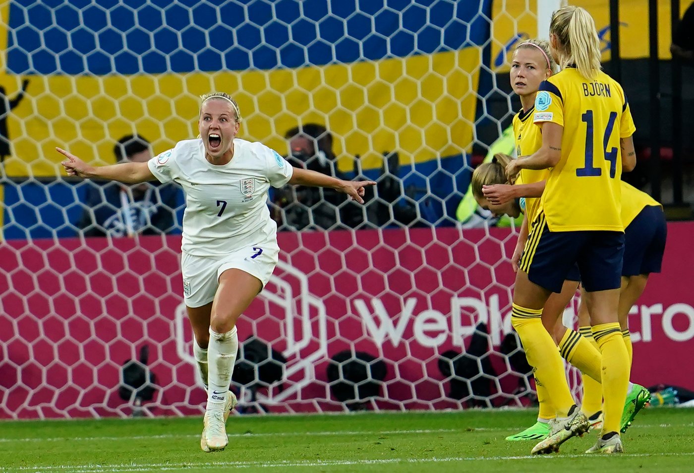 Beth Mead says it was a 'no-brainer' to sign with Manchester City | iNFOnews.ca Beth Mead says it was a 'no-brainer' to sign with Manchester City | iNFOnews.ca