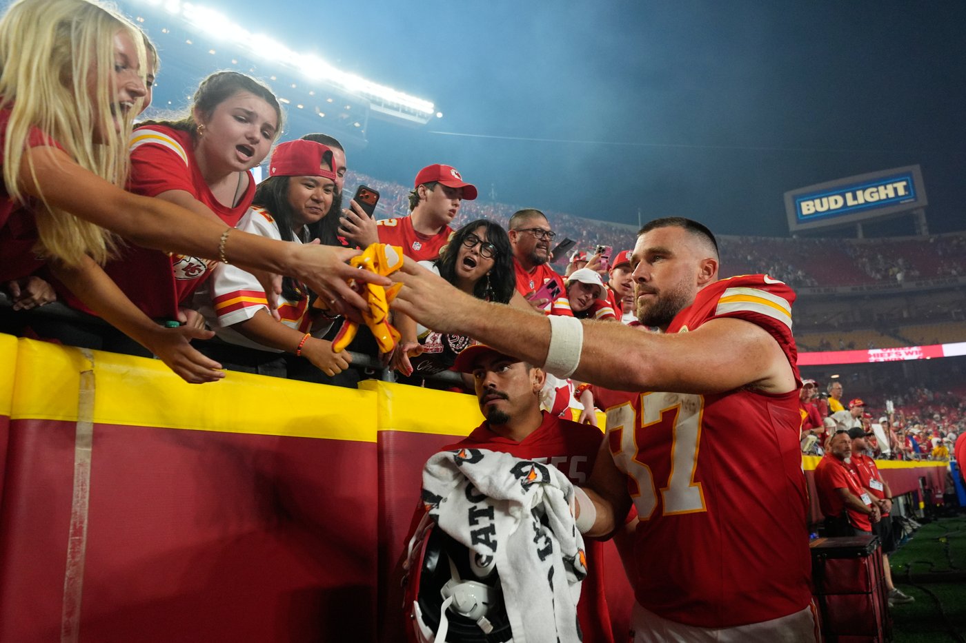 Mahomes and Walker shine, Butker hits winning 40-yarder as Chiefs beat Colts 33-30 in OT | iNFOnews.ca Mahomes and Walker shine, Butker hits winning 40-yarder as Chiefs beat Colts 33-30 in OT | iNFOnews.ca