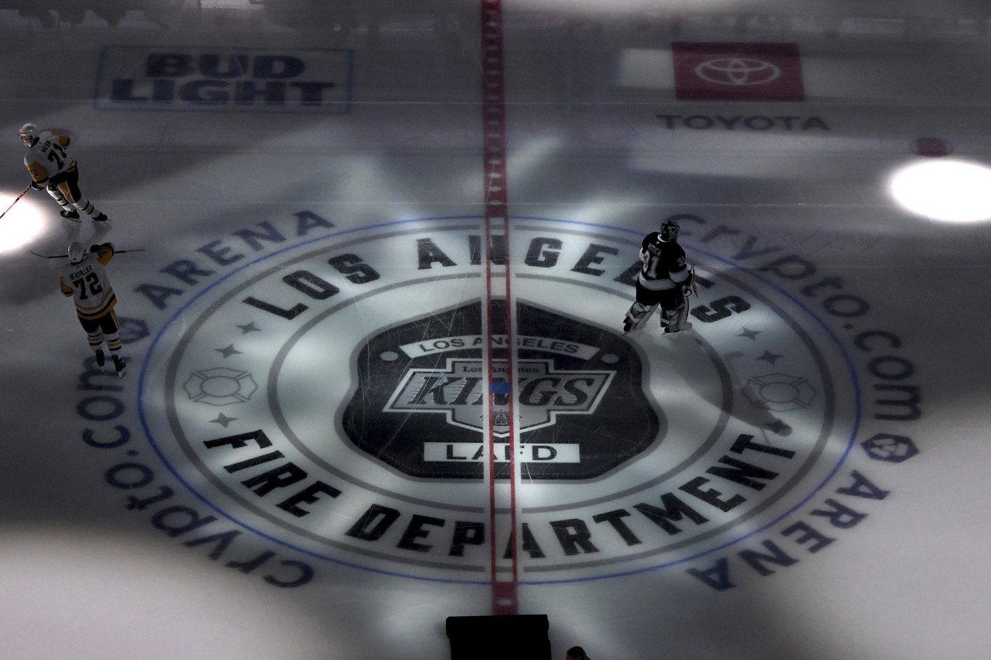Kings honor firefighters, first responders during 1st home game back after wildfires | iNFOnews.ca