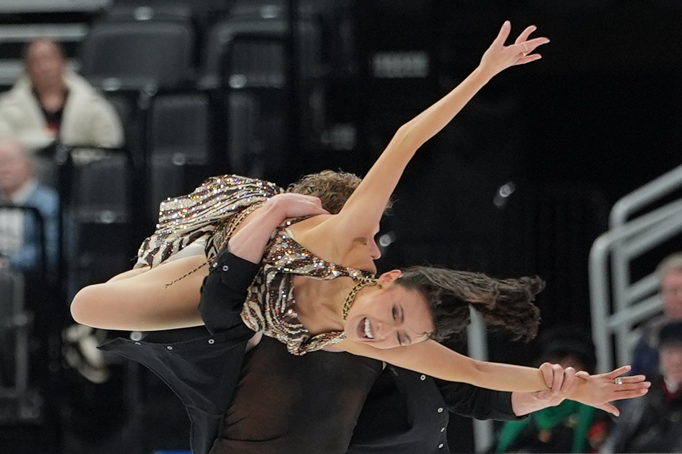 World champs Chock and Bates dazzle with emotional performance at U.S. Figure Skating Championships | iNFOnews.ca World champs Chock and Bates dazzle with emotional performance at U.S. Figure Skating Championships | iNFOnews.ca