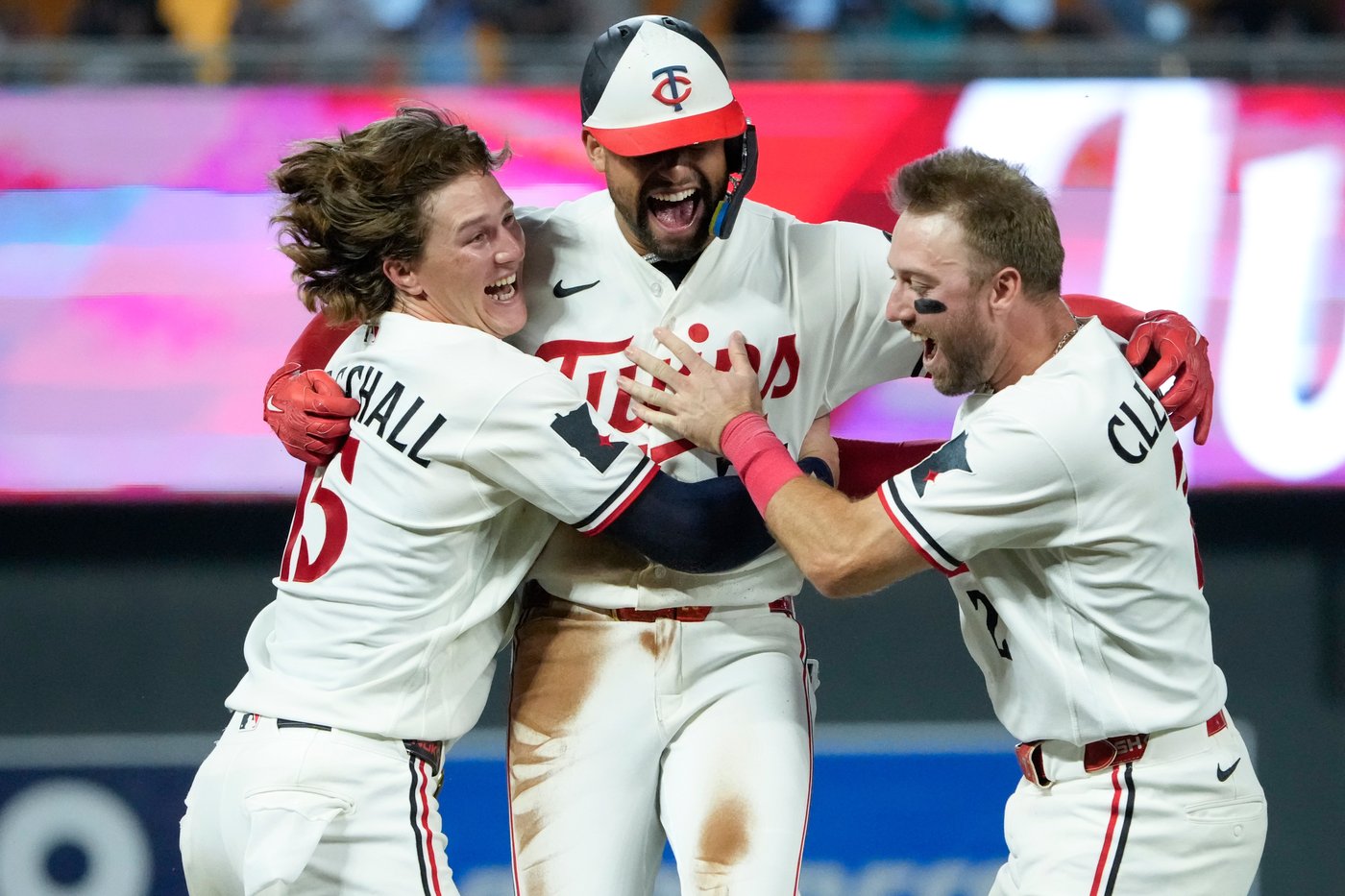 Royce Lewis hits walk-off triple as Twins rally past Royals 3-2 after Buxton exits with sore hip | iNFOnews.ca