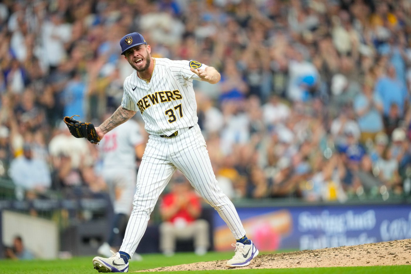 Jake Bauers' hitting and Luis Lara's fielding prove pivotal as Brewers beat Twins 4-3 in 10 innings | iNFOnews.ca Jake Bauers' hitting and Luis Lara's fielding prove pivotal as Brewers beat Twins 4-3 in 10 innings | iNFOnews.ca