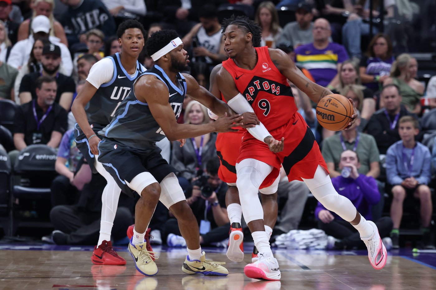 Barrett leads hot-shooting Raptors to 143-127 victory over Jazz | iNFOnews.ca