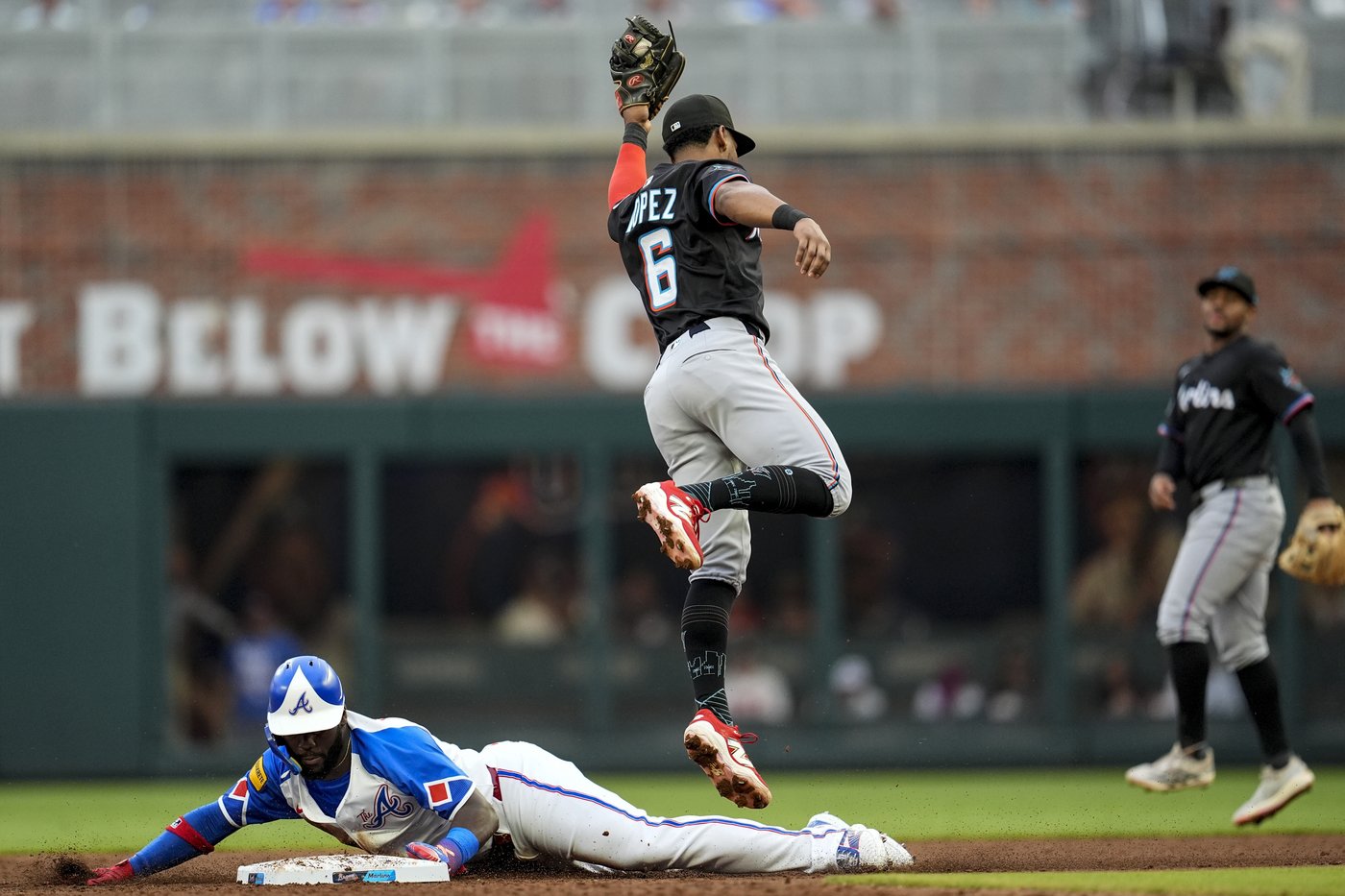 Braves sweep Marlins in historic doubleheader with first female umpire | iNFOnews.ca