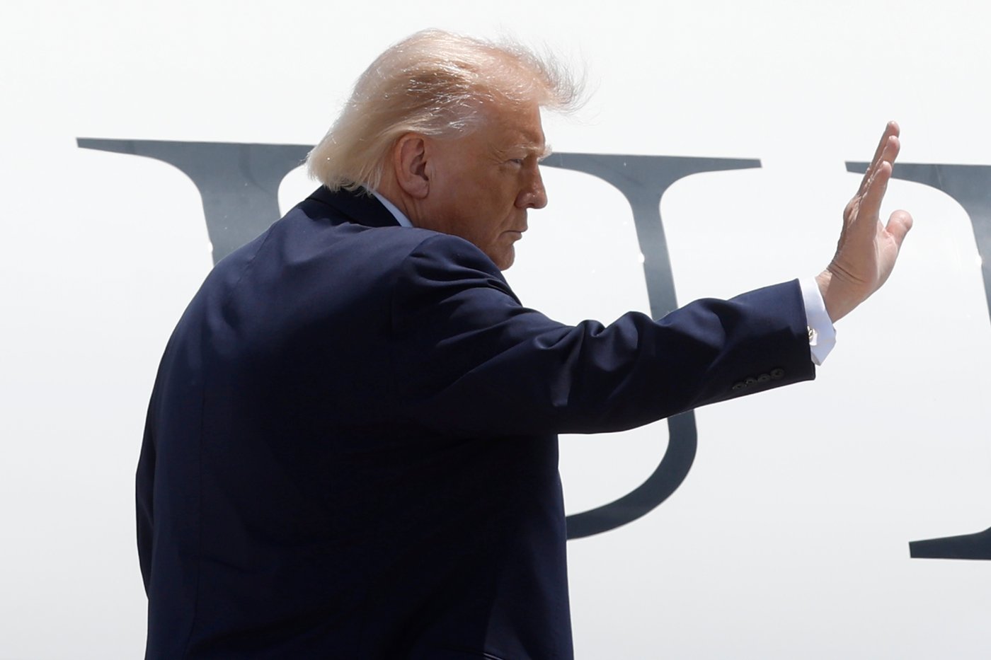 Trump says he wants his new acting director of national intelligence to cut the office | iNFOnews.ca