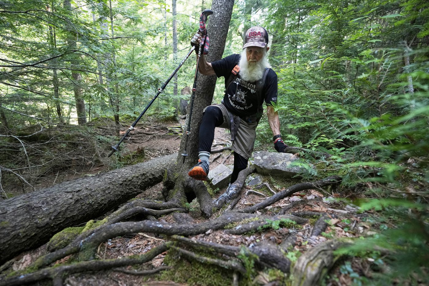 Photos show oldest hiker reclaiming Appalachian Trail record at 91 | iNFOnews.ca