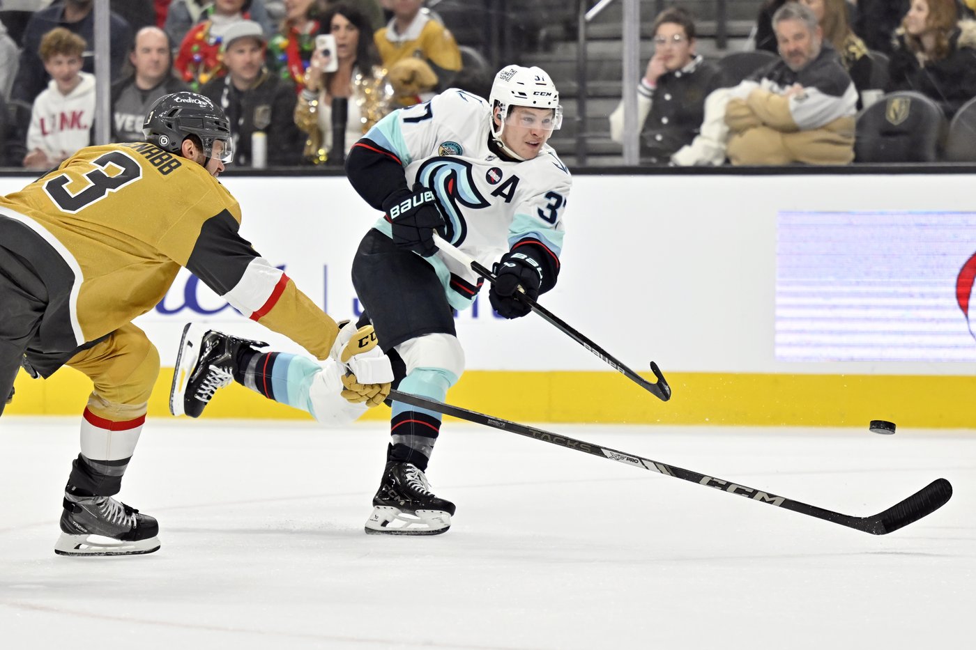 Golden Knights win 3rd straight with 6-2 victory over Kraken | iNFOnews.ca