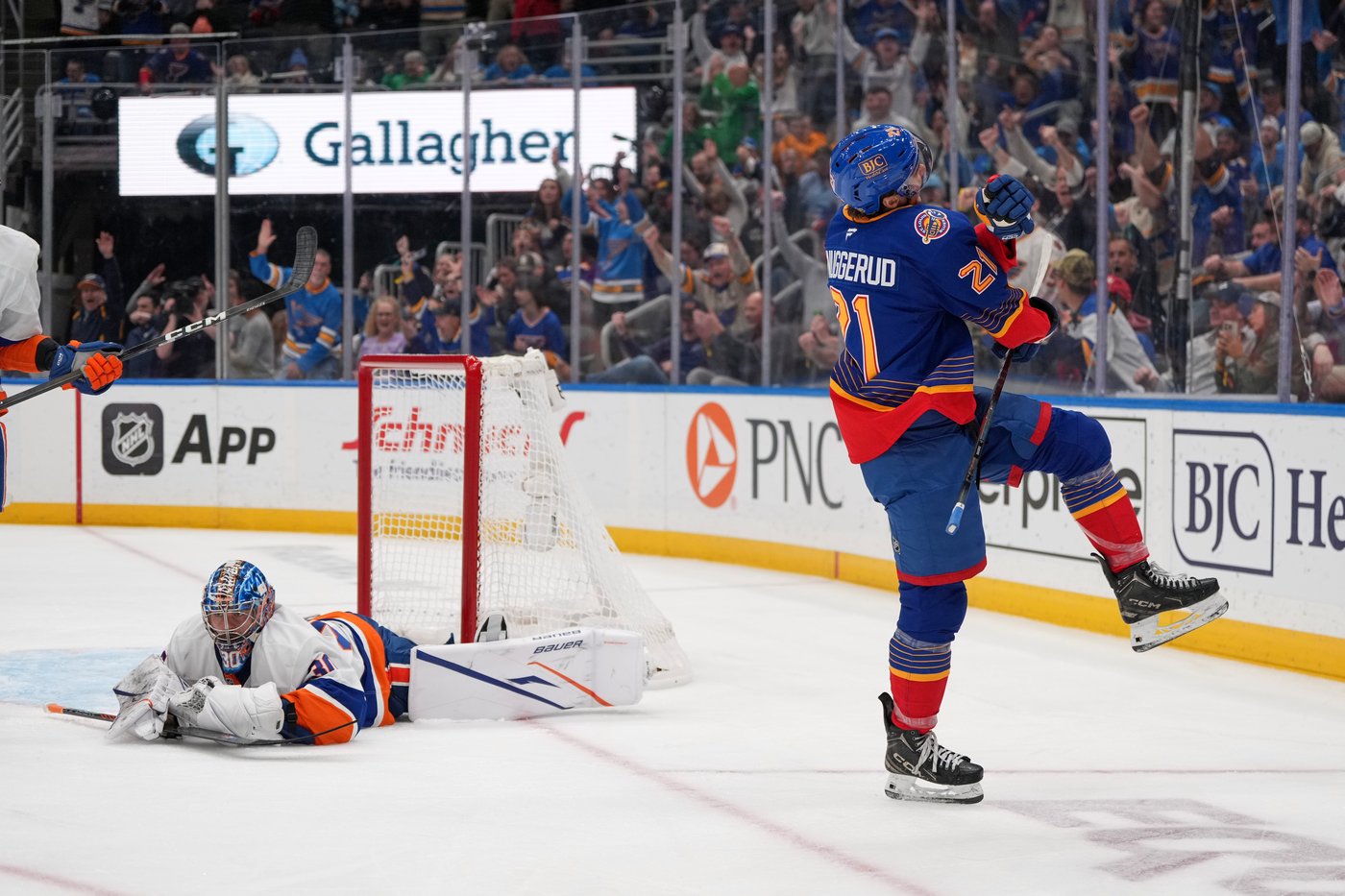Barzal scores OT winner to cap rally, and Islanders edge Blues 4-3 | iNFOnews.ca Barzal scores OT winner to cap rally, and Islanders edge Blues 4-3 | iNFOnews.ca