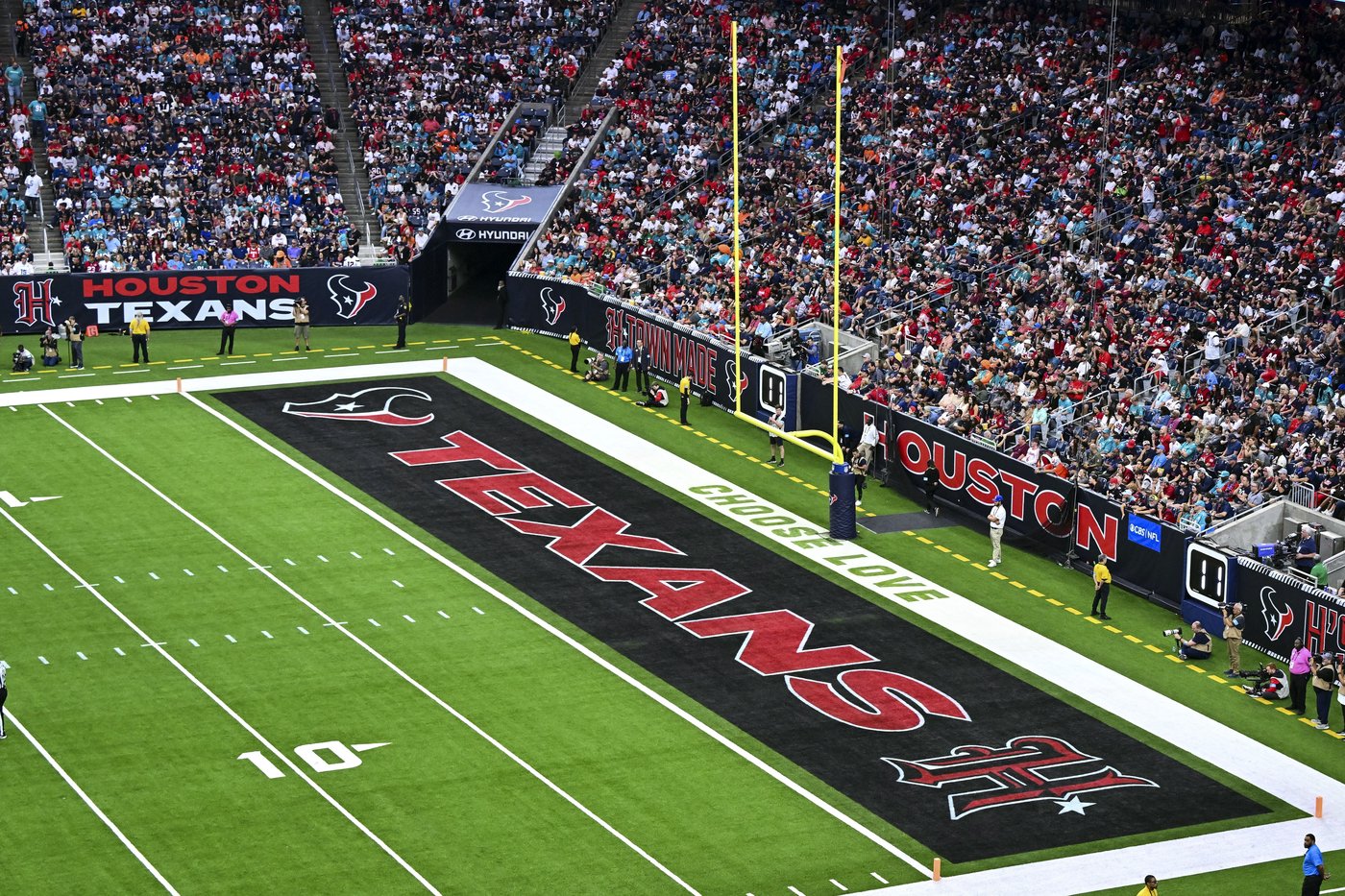NFL is stenciling 'Choose Love' in an end zone for the Super Bowl to uplift country after tragedies | iNFOnews.ca NFL is stenciling 'Choose Love' in an end zone for the Super Bowl to uplift country after tragedies | iNFOnews.ca