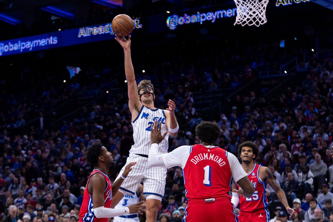 Anthony Black nets career-high 31 points, leads Orlando to 144-103 win over Philadelphia | iNFOnews.ca