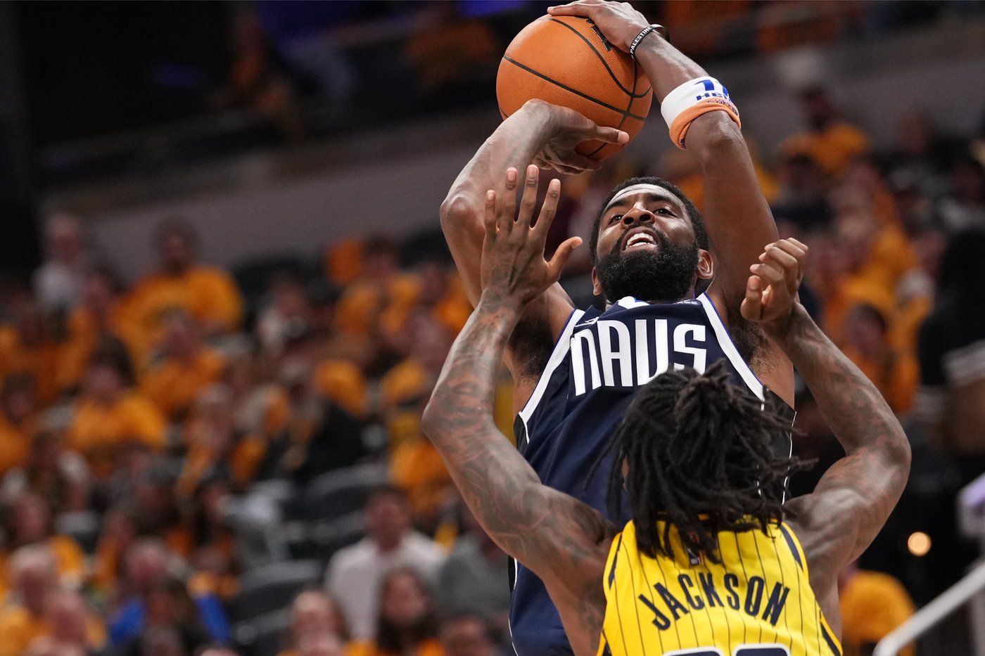 Mavericks lose Flagg to injury, and ruin Haliburton's home return with 121-105 win over Pacers | iNFOnews.ca