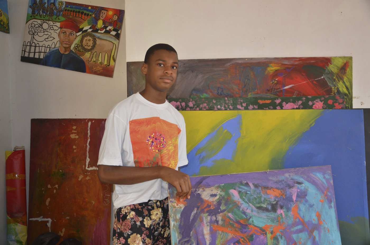 Nigerian teenager sets world painting record with canvas that's bigger than a soccer field | iNFOnews.ca Nigerian teenager sets world painting record with canvas that's bigger than a soccer field | iNFOnews.ca
