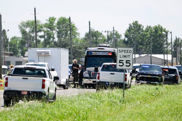 12 dead in crash of plane on skydiving outing in Missouri, authorities say | iNFOnews.ca