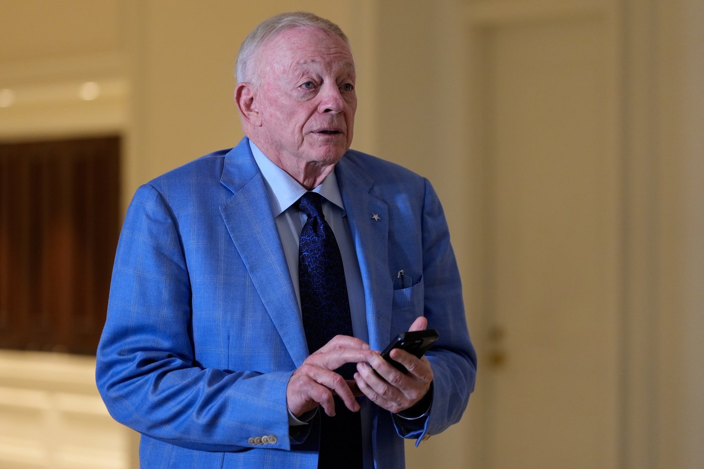 Jerry Jones doesn't see the Cowboys making any more coaching changes this season | iNFOnews.ca