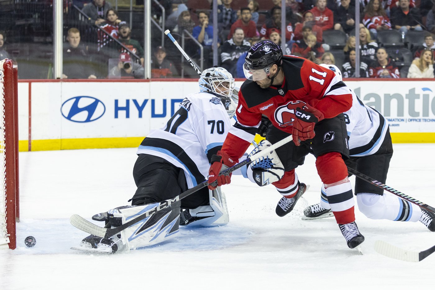 Jake Allen gets his 1st shutout with the Devils, who beat Utah 3-0 | iNFOnews.ca