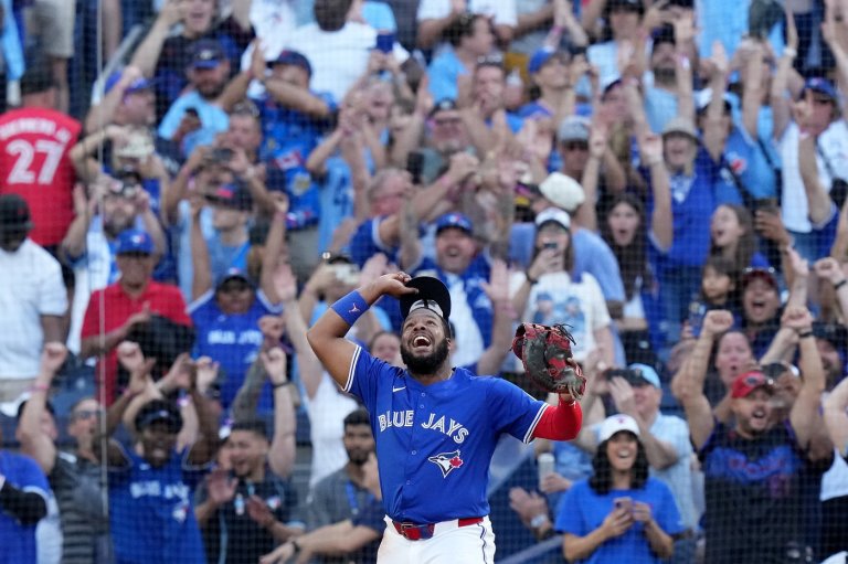MLB announces Blue Jays broadcast schedule for first two games of ALDS | iNFOnews.ca