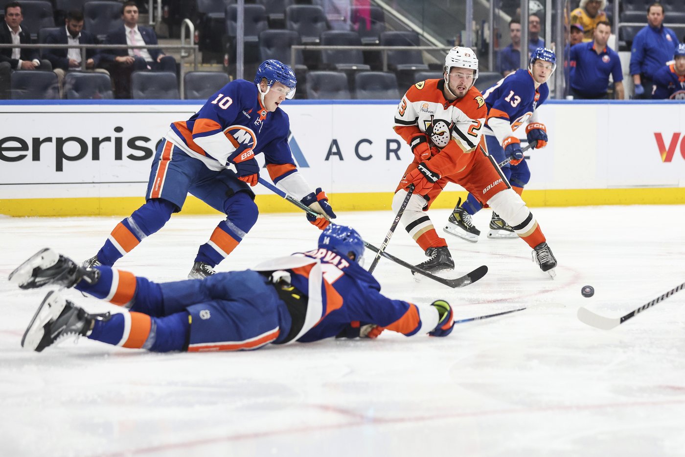 Carlsson, Terry score power-play goals and Dostal stops 41 as Ducks top Islanders 3-1 | iNFOnews.ca