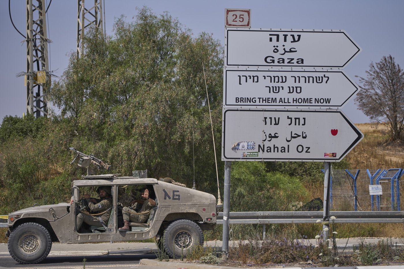 At least 31 Palestinians are killed while heading to a Gaza aid site, officials and witnesses say | iNFOnews.ca