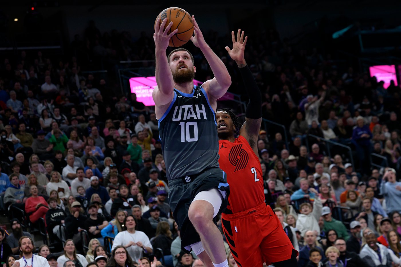 Holiday and Clingan boost Trail Blazers to 135-119 win over Jazz | iNFOnews.ca Holiday and Clingan boost Trail Blazers to 135-119 win over Jazz | iNFOnews.ca