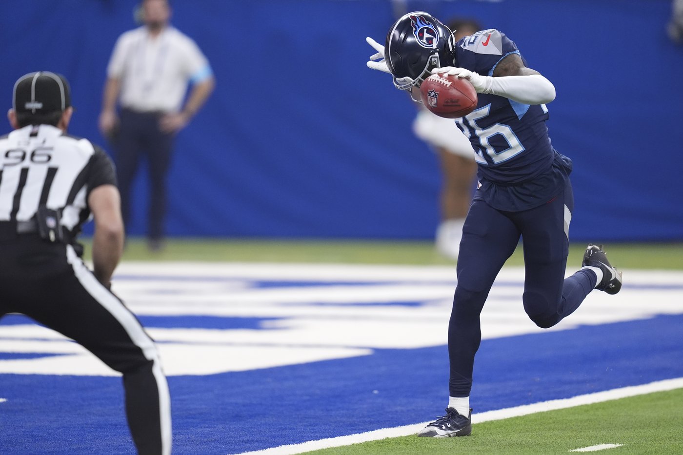 Jonathan Taylor rebounds with 218 yards, 3 TD runs as Colts hold off Titans 38-30 | iNFOnews.ca Jonathan Taylor rebounds with 218 yards, 3 TD runs as Colts hold off Titans 38-30 | iNFOnews.ca